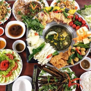 Làng nổi ăn gì