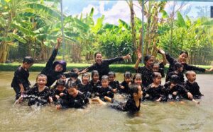Tre sam vai nong dan tai nong trai happy farm 07 1725770710